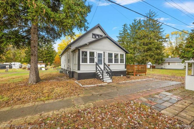 24850 W 9 Mile Road, Southfield, MI 48033
