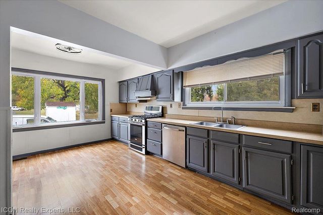 24850 W 9 Mile Road, Southfield, MI 48033