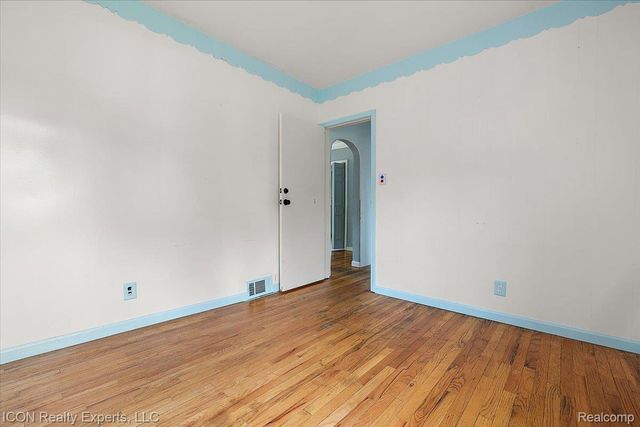 24850 W 9 Mile Road, Southfield, MI 48033