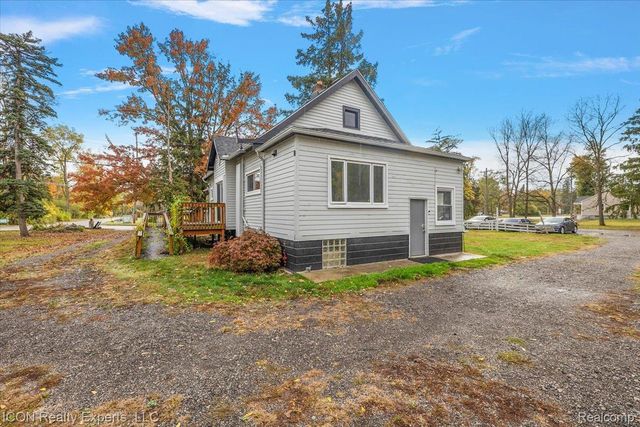 24850 W 9 Mile Road, Southfield, MI 48033