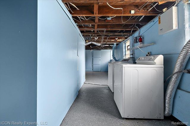 24850 W 9 Mile Road, Southfield, MI 48033