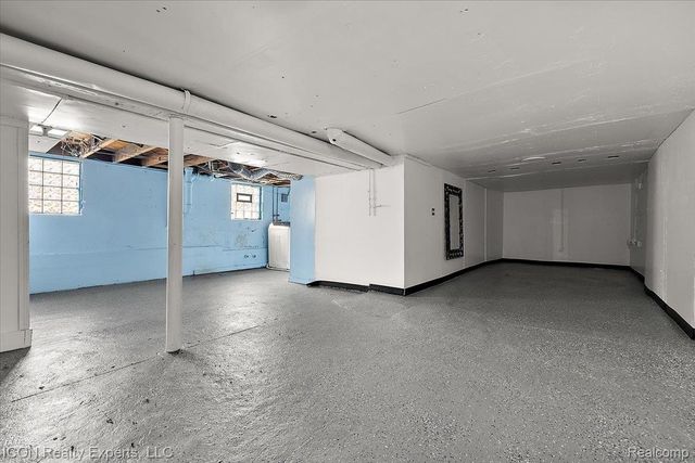 24850 W 9 Mile Road, Southfield, MI 48033