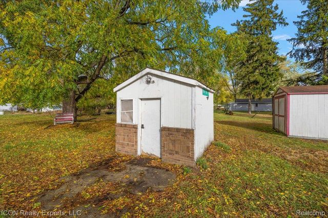 24850 W 9 Mile Road, Southfield, MI 48033