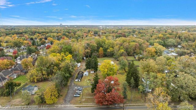 24850 W 9 Mile Road, Southfield, MI 48033