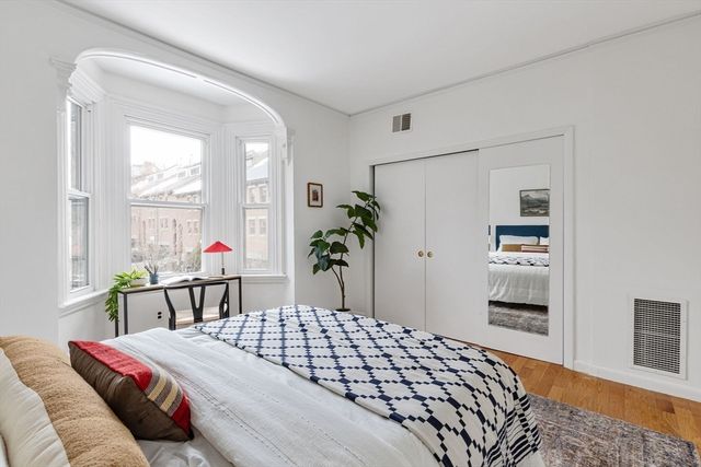 352 Harvard Street 1C, Cambridge, MA 02138