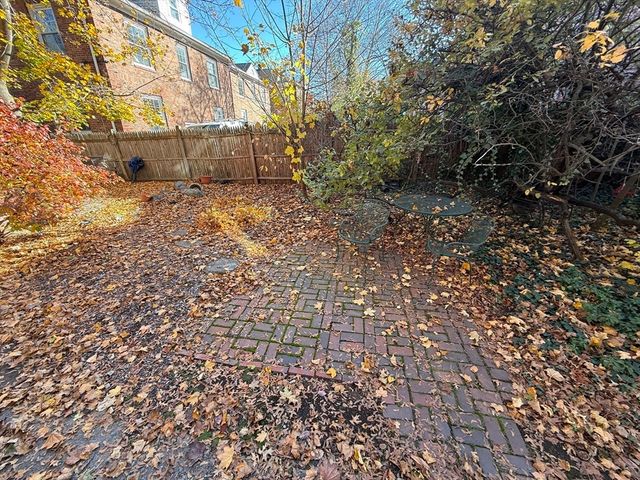 352 Harvard Street 1C, Cambridge, MA 02138