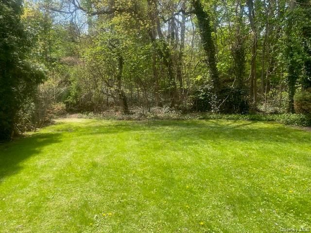 9 Oakwood Circle, Roslyn, NY 11576