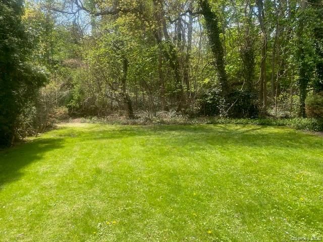 9 Oakwood Circle, Roslyn, NY 11576