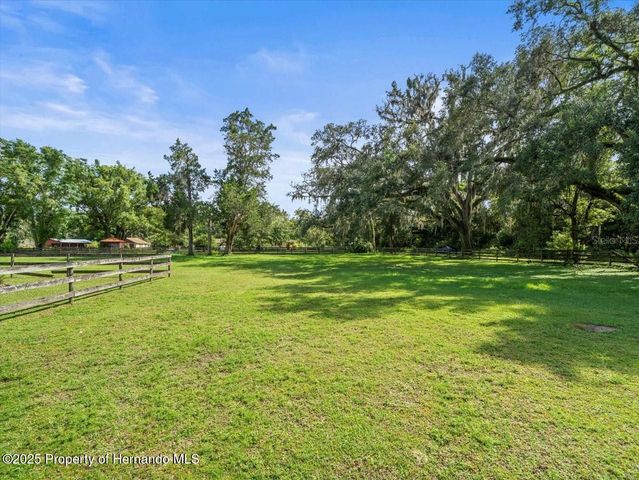 18570 Kuka Lane, Shady Hills, FL 34610