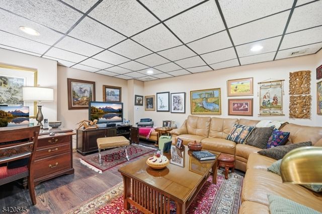 900 Valley Rd E3, Clifton City, NJ 07013