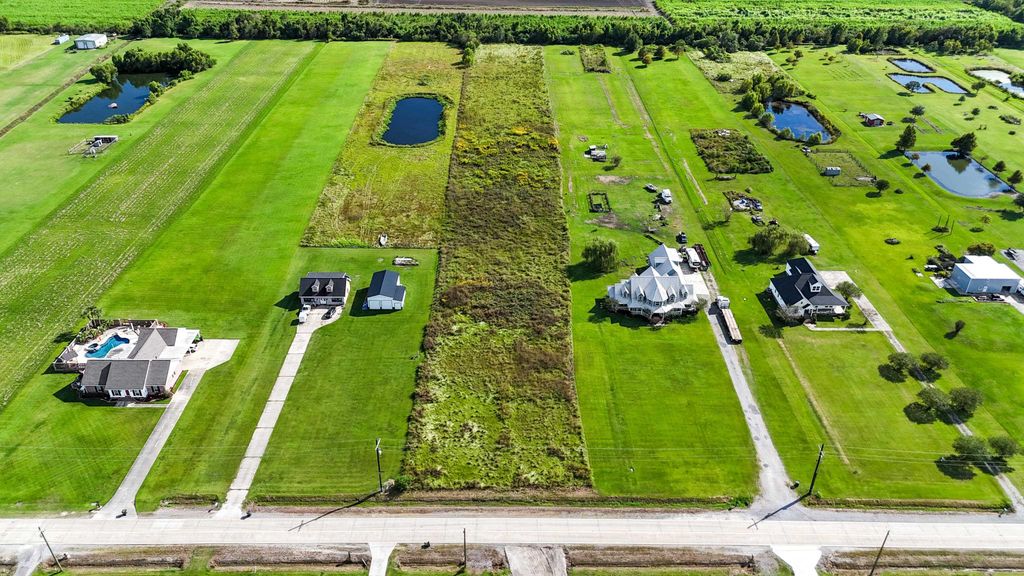 764 E Woodlawn Ranch Road, Houma, LA 70363