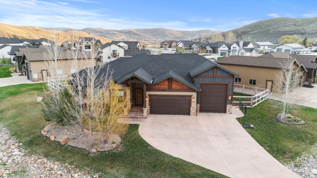 Image 79 of property listing at 823 W SUMMIT HAVEN CIR, Francis, UT 84036