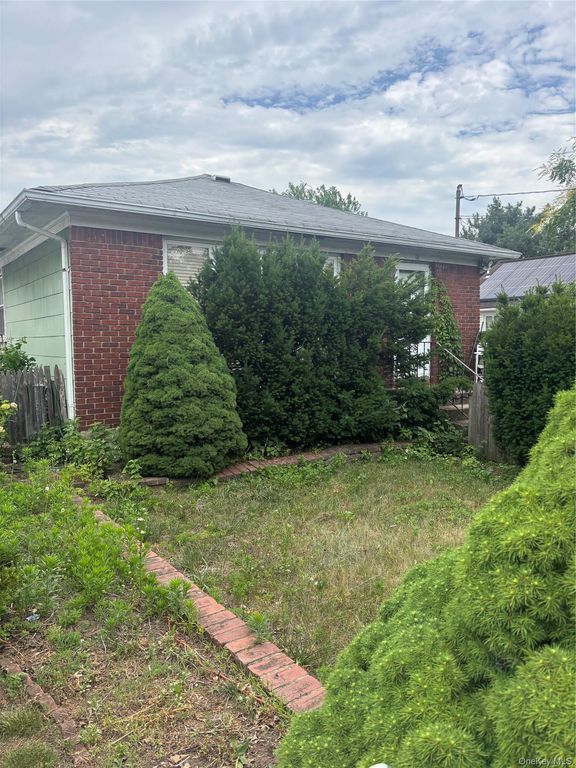 18 Bismark Avenue, Valley Stream, NY 11581