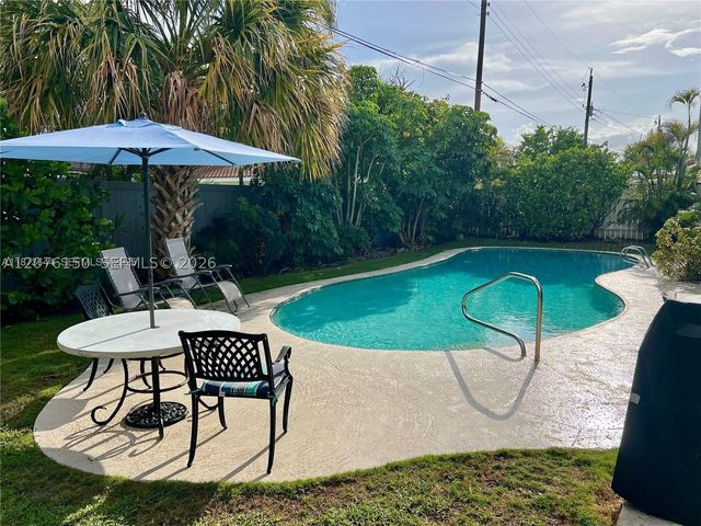 1241 Manor Dr, Singer Island, FL 33404