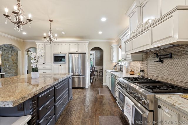 5621 W Charleston Street, Broken Arrow, OK 74011