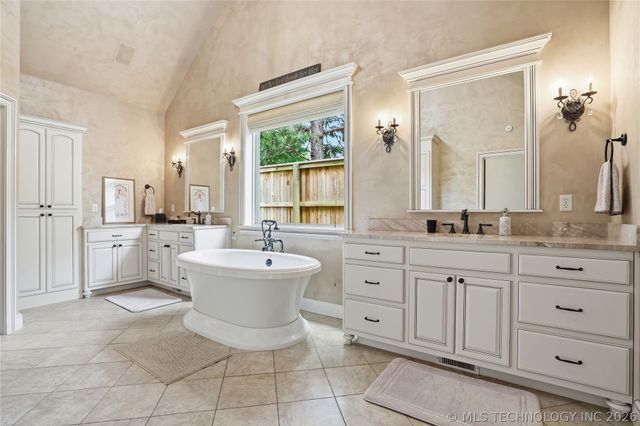 5621 W Charleston Street, Broken Arrow, OK 74011