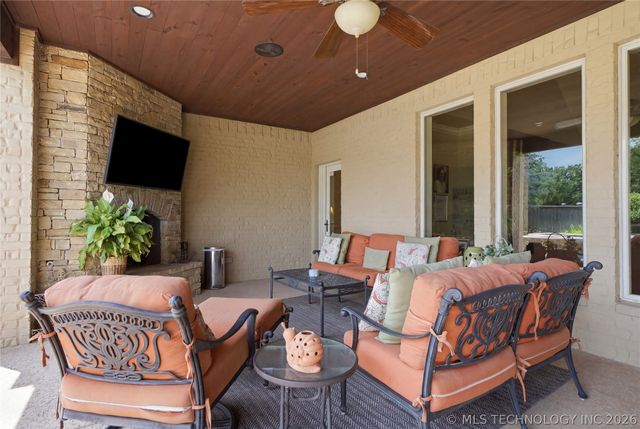5621 W Charleston Street, Broken Arrow, OK 74011