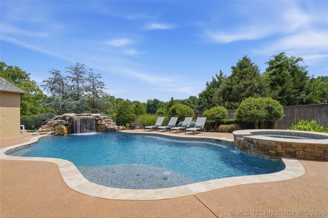 5621 W Charleston Street, Broken Arrow, OK 74011