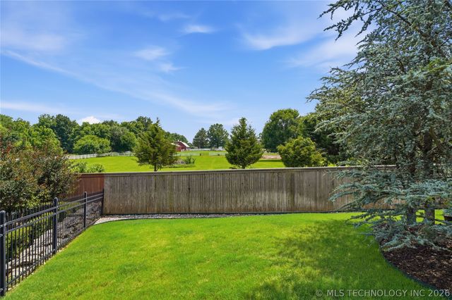 5621 W Charleston Street, Broken Arrow, OK 74011