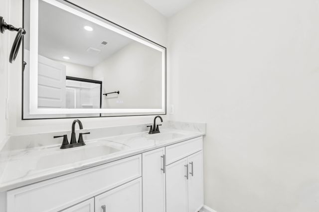 1465 Isaiah Dr, Clarksville, TN 37042