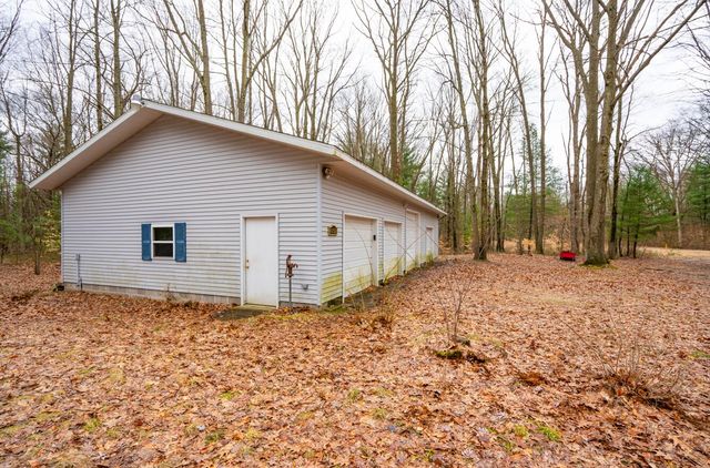 4202 E Pontaluna Road, Fruitport, MI 49415