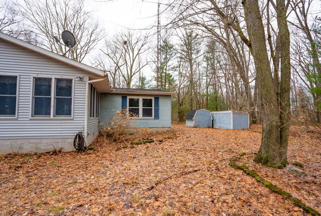 4202 E Pontaluna Road, Fruitport, MI 49415