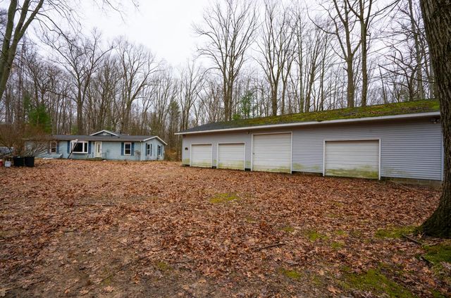 4202 E Pontaluna Road, Fruitport, MI 49415