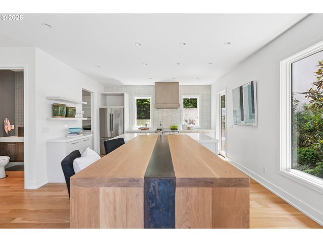 2870 Nw WESTOVER Rd, Portland, OR 97210