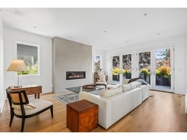 2870 Nw WESTOVER Rd, Portland, OR 97210