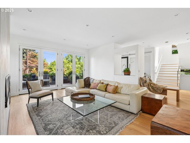 2870 Nw WESTOVER Rd, Portland, OR 97210