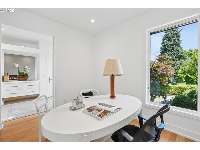 2870 Nw WESTOVER Rd, Portland, OR 97210