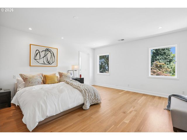 2870 Nw WESTOVER Rd, Portland, OR 97210