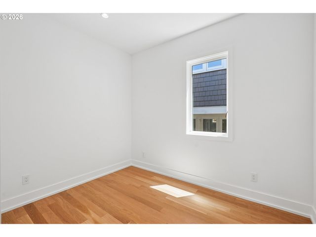 2870 Nw WESTOVER Rd, Portland, OR 97210
