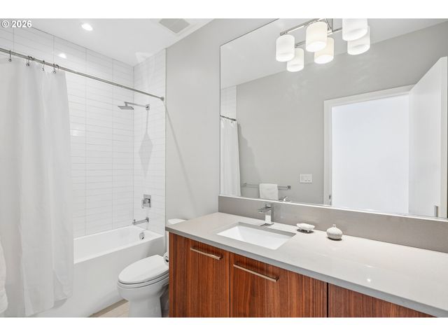 2870 Nw WESTOVER Rd, Portland, OR 97210