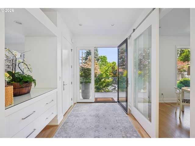 2870 Nw WESTOVER Rd, Portland, OR 97210