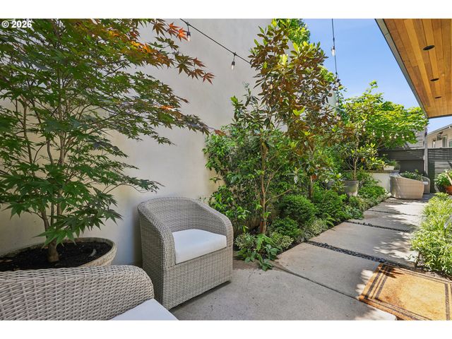 2870 Nw WESTOVER Rd, Portland, OR 97210