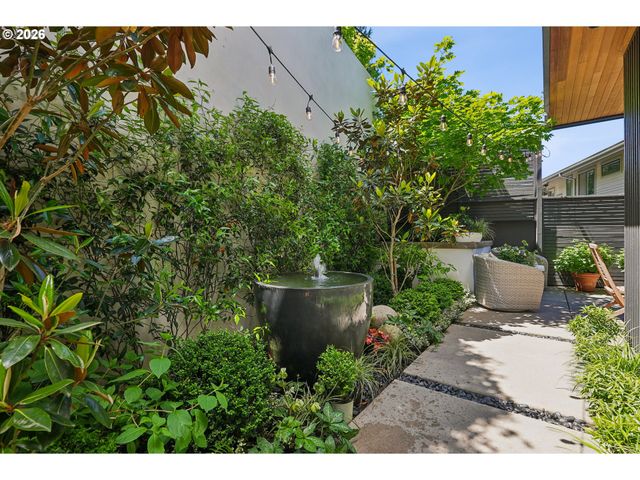 2870 Nw WESTOVER Rd, Portland, OR 97210