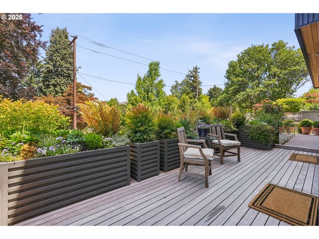 2870 Nw WESTOVER Rd, Portland, OR 97210