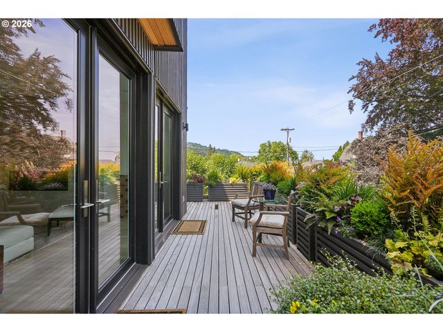 2870 Nw WESTOVER Rd, Portland, OR 97210