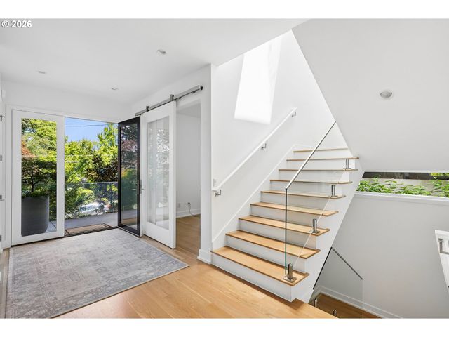 2870 Nw WESTOVER Rd, Portland, OR 97210