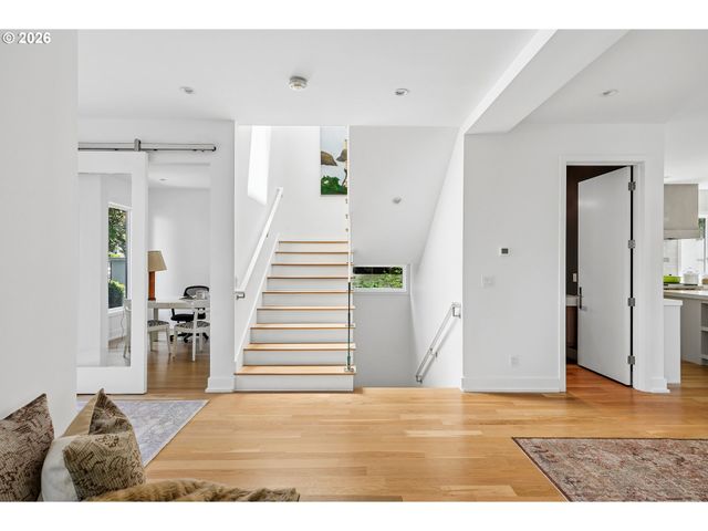 2870 Nw WESTOVER Rd, Portland, OR 97210