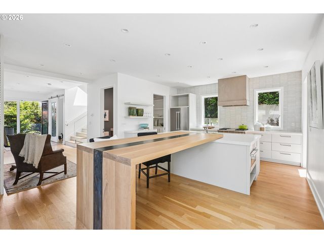 2870 Nw WESTOVER Rd, Portland, OR 97210