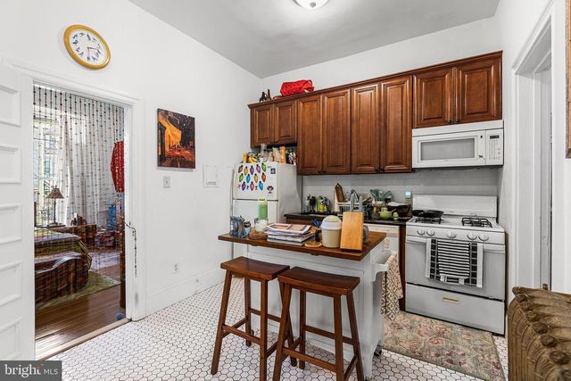 348 GREEN LN, Philadelphia, PA 19128