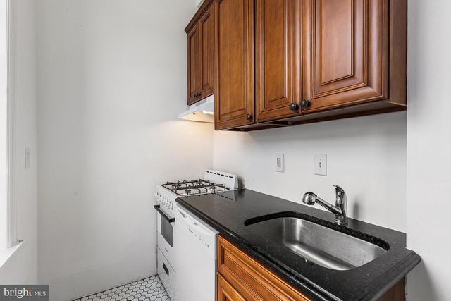 348 GREEN LN, Philadelphia, PA 19128