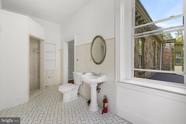348 GREEN LN, Philadelphia, PA 19128