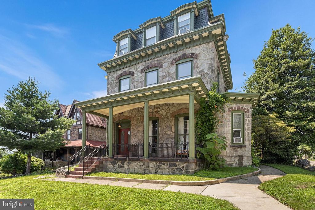 348 GREEN LN, Philadelphia, PA 19128