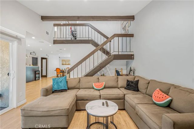 22170 James Alan Circle 1, Chatsworth, CA 91311