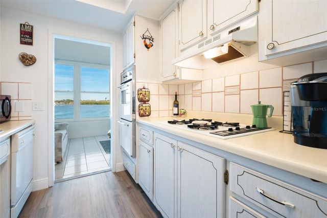 1847 SHORE DRIVE S 204, South Pasadena, FL 33707