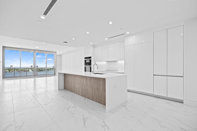 220 Lake Shore Drive 1608, Lake Park, FL 33403