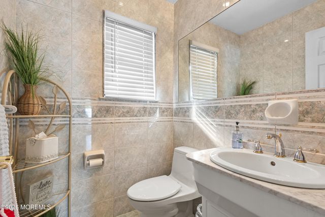 6 Surrey Drive, Old Bridge, NJ 08857